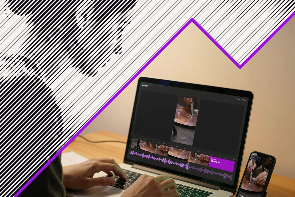 Montajçı AFUR-⁠un ilk Reels videosunu kəsib yığır: noutbukda montaj proqramı, telefonda şaquli video.